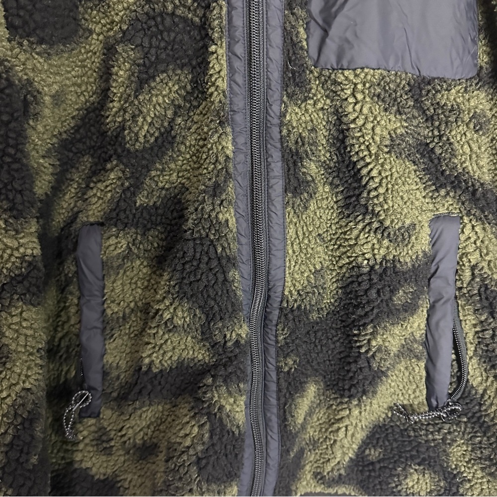 Carhartt Work In Progress Camo Sherpa Jacket Size XL - Picture 6 of 11